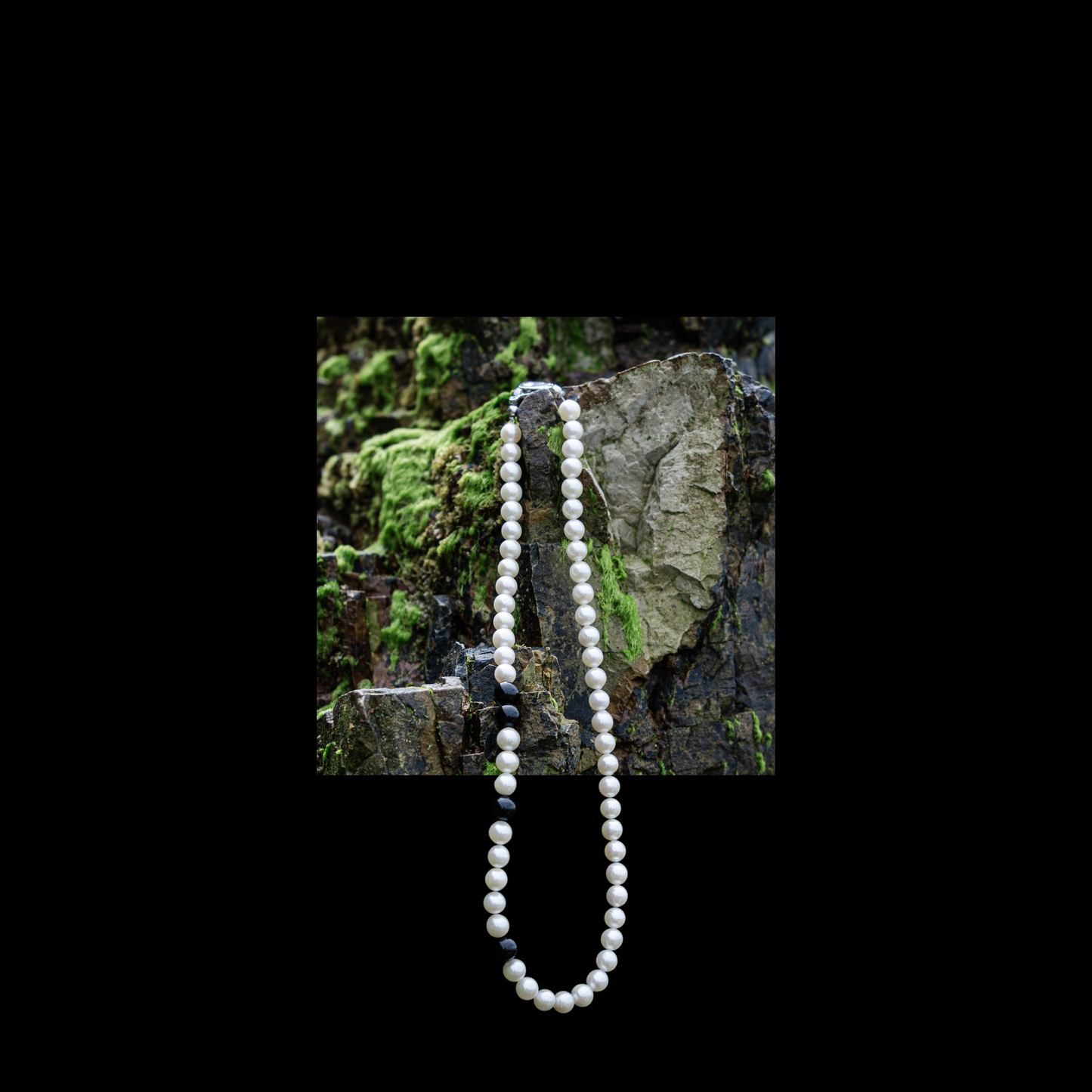 P33O4 pearl necklace