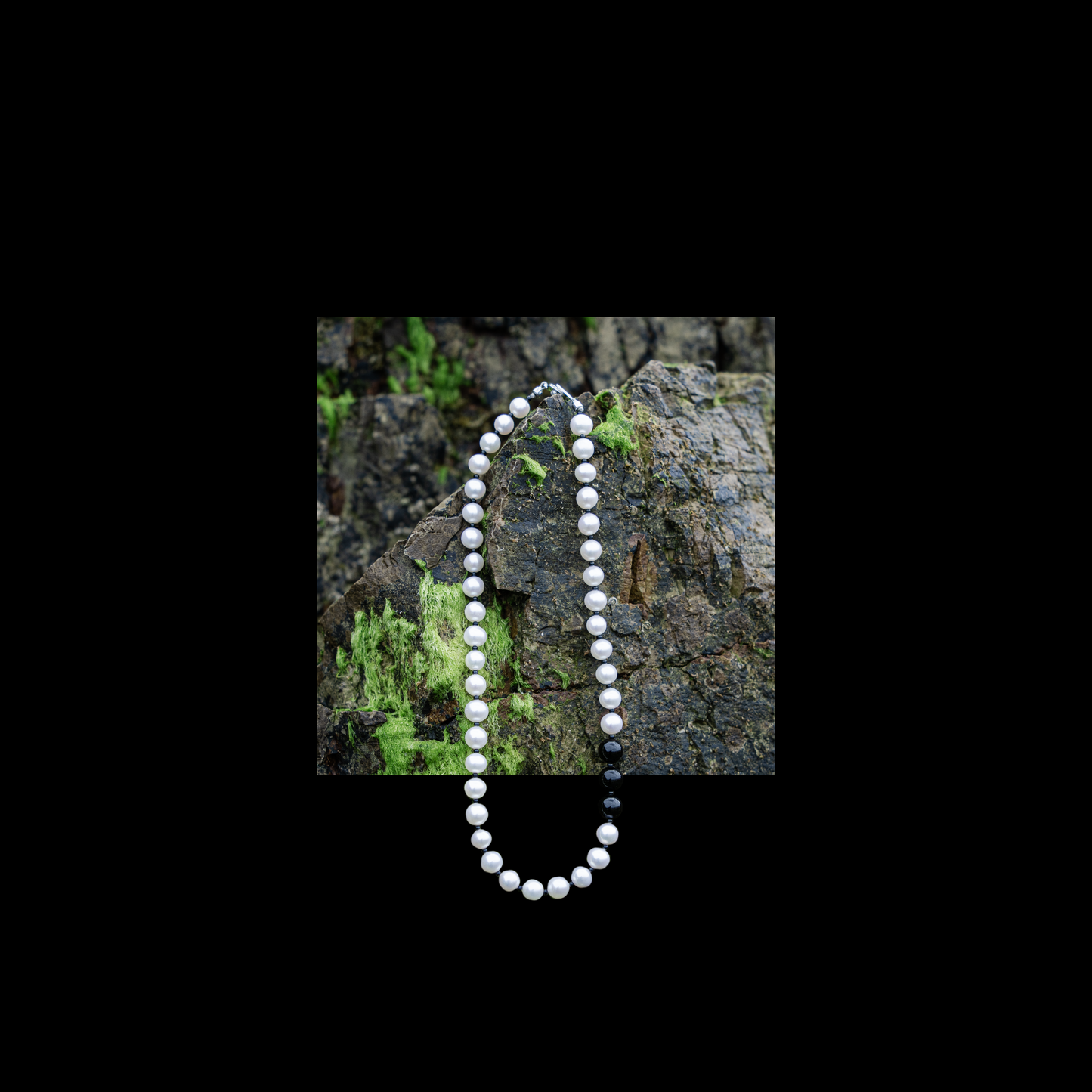 P24O2 pearl necklace