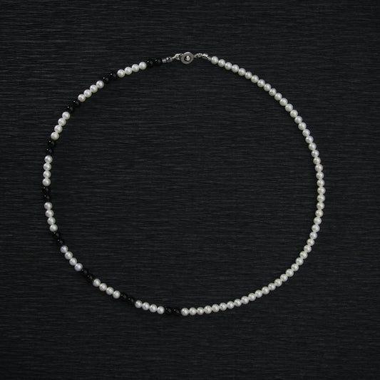 P52O2 pearl necklace