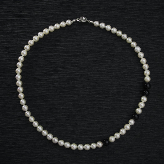 P33O4 pearl necklace