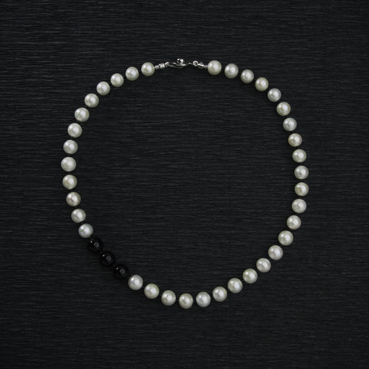 P24O2 pearl necklace